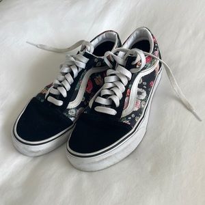 Flower/black low top vans sneakers